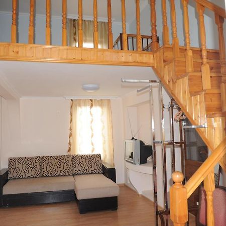 Apartment On Prospekt Mira 71 Sochumi Exterior foto