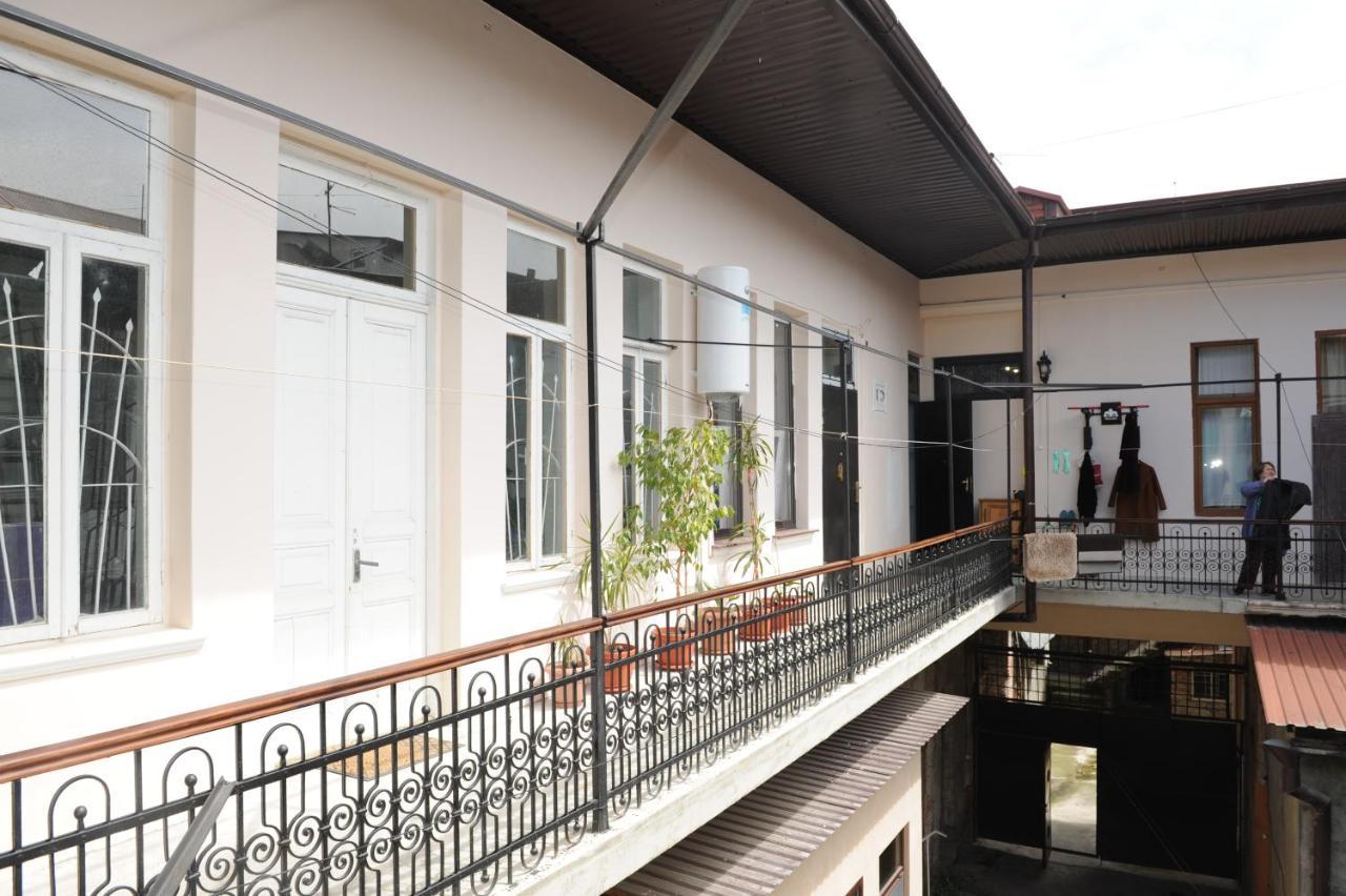 Apartment On Prospekt Mira 71 Sochumi Exterior foto