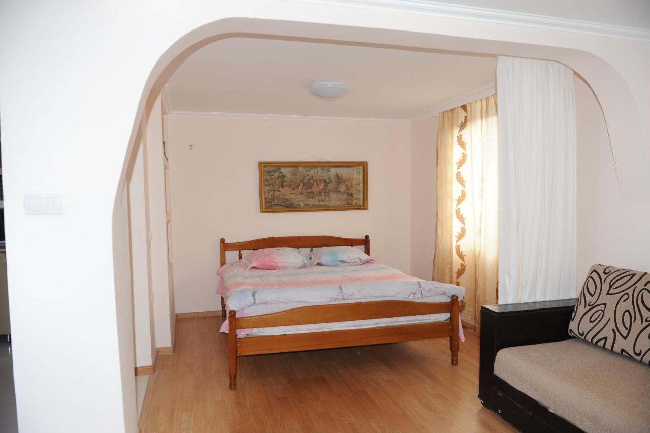 Apartment On Prospekt Mira 71 Sochumi Exterior foto