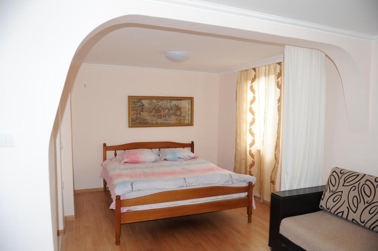 Apartment On Prospekt Mira 71 Sochumi Exterior foto