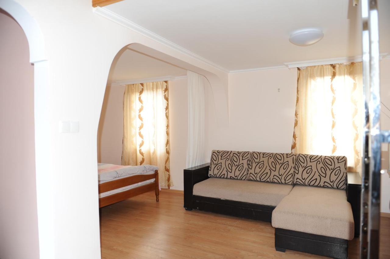 Apartment On Prospekt Mira 71 Sochumi Exterior foto